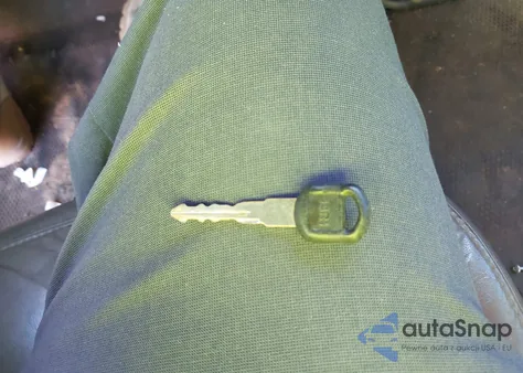 2002 Chevrolet Silverado 1500 из США, поврежденный, VIN 1GCEC14W02Z117657